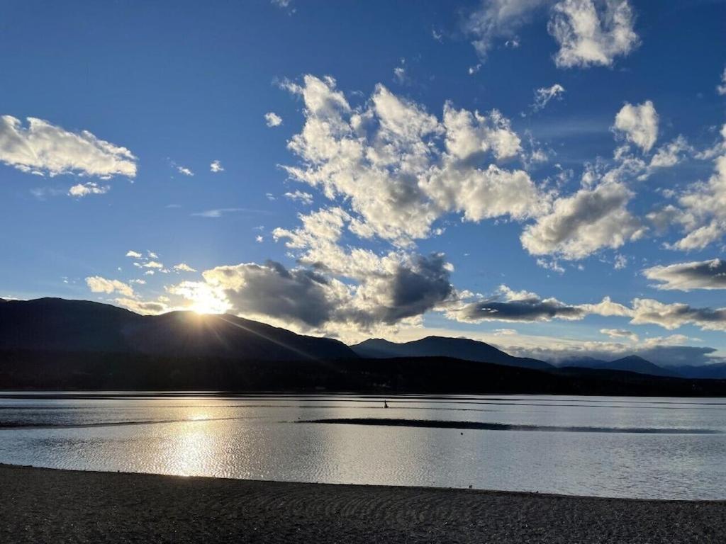 Akiskinook At Windermere Lake - Private Beach Access - New Pool And Hot Tub Now Open! Invermere Exterior foto